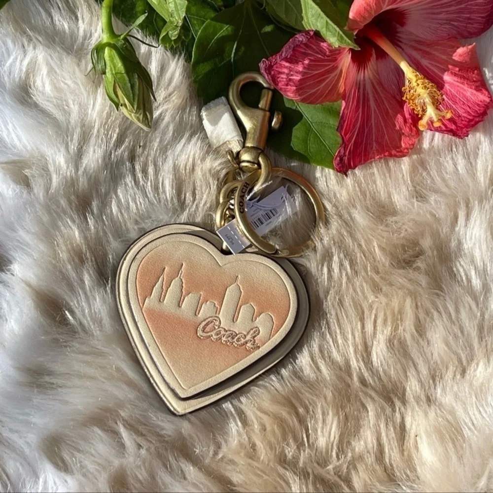 NWT COACH Signature Jennifer Lopez New York Skyline Leather Heart Bag Charm